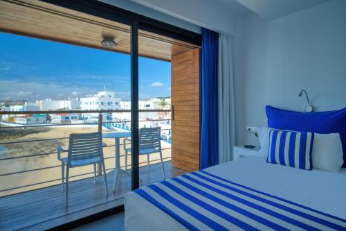 Habitación Doble Deluxe con balcón y vistas al mar del hotel Boutique La Marquesina - Adults Only. Foto 14