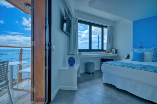 Habitación Doble Deluxe con balcón y vistas al mar del hotel Boutique La Marquesina - Adults Only. Foto 19