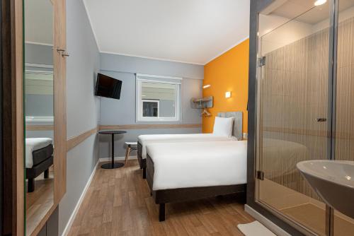 Habitación Doble Estándar - 2 camas del hotel Ibis Budget Lima Miraflores. Foto 3