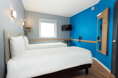 Habitación Doble Estándar - 2 camas del hotel Ibis Budget Lima Miraflores. Foto 4