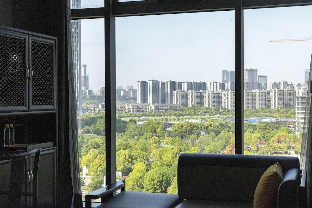HABITACIÓN DE LUJO, Una Cama King Size, Vistas a la Ciudad del hotel Sofitel Hangzhou Yingguan. Foto 11