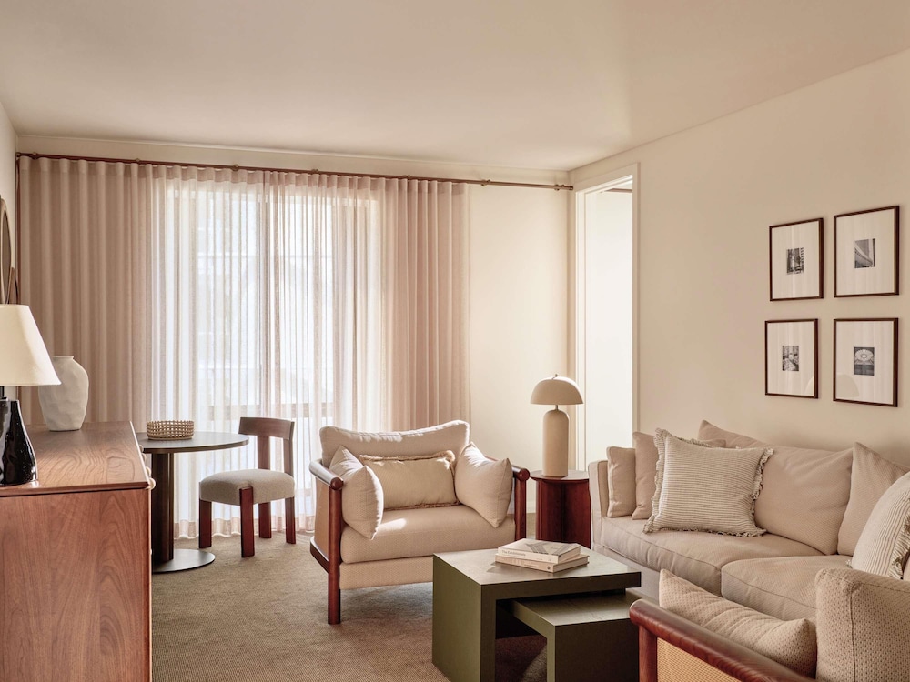 SUITE PRESTIGE, Beneficios Club Millésime, 1 Cama King Size, Salón Independiente del hotel Sofitel Sydney Wentworth