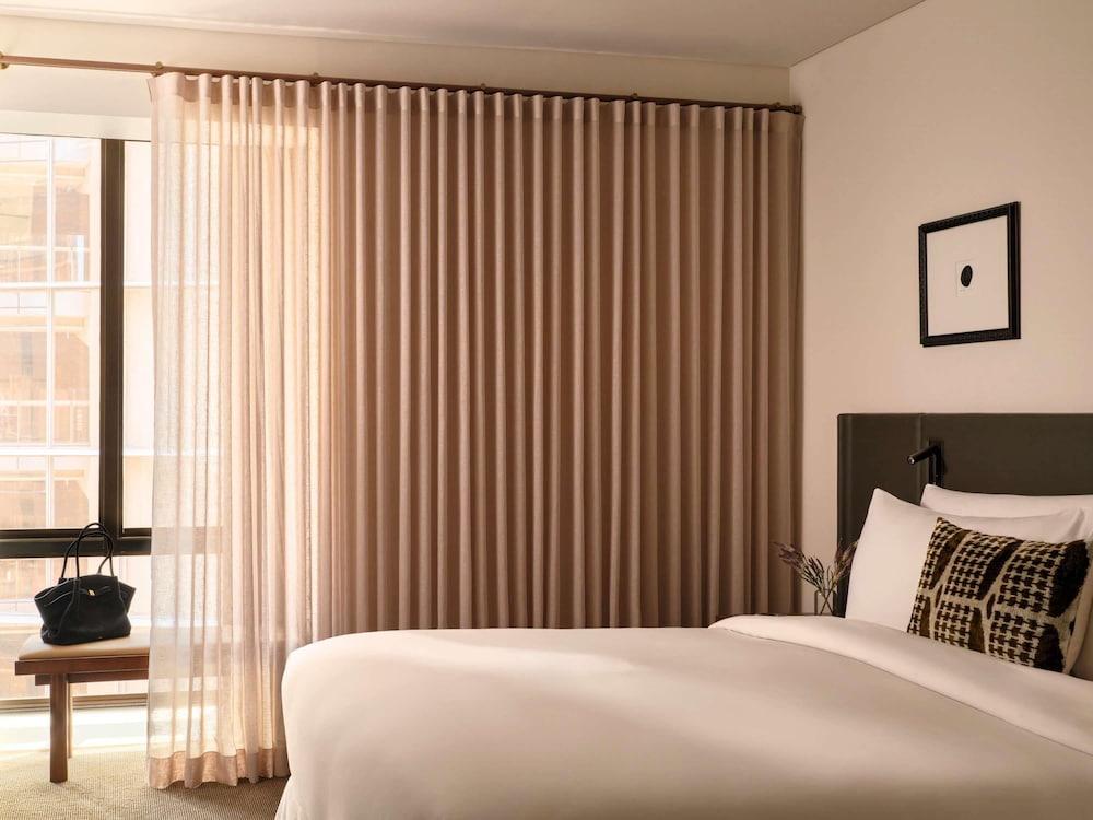 SUITE PRESTIGE, Beneficios Club Millésime, 1 Cama King Size, Salón Independiente del hotel Sofitel Sydney Wentworth. Foto 1