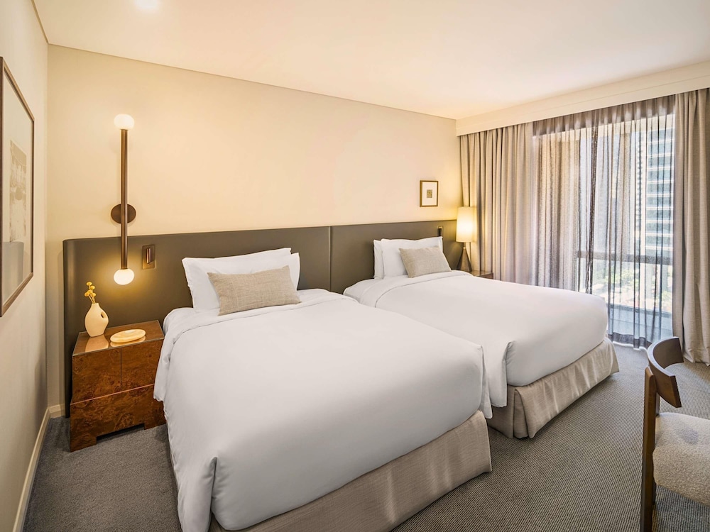 Habitación superior, 2 camas dobles del hotel Sofitel Sydney Wentworth. Foto 2