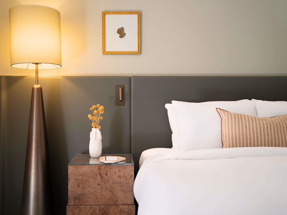 HABITACIÓN DE LUJO, 1 Cama King Size, Balcón Juliet del hotel Sofitel Sydney Wentworth. Foto 4
