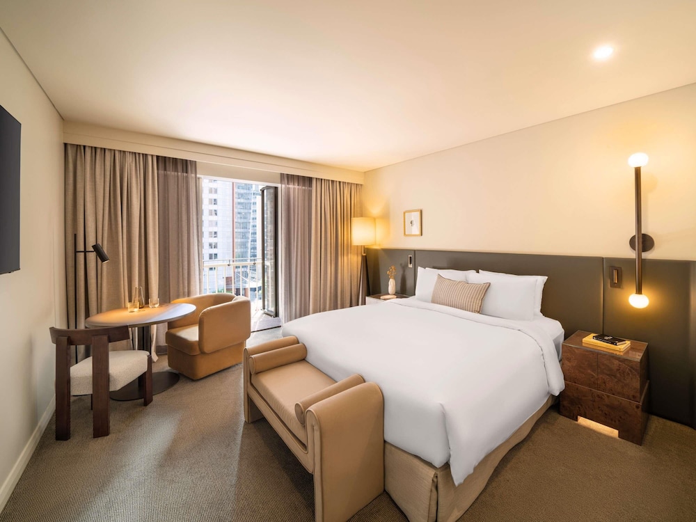 HABITACIÓN DE LUJO, 1 Cama King Size, Balcón Juliet del hotel Sofitel Sydney Wentworth. Foto 5