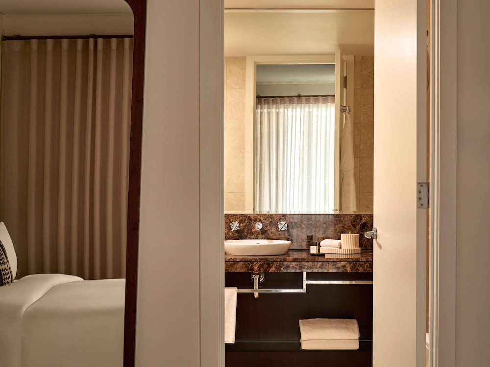 SUITE JUNIOR, Beneficios Club Millésime, 1 Cama King Size del hotel Sofitel Sydney Wentworth. Foto 7