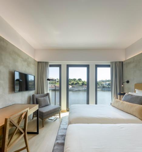 Habitación doble Vista Rio Superior Vista ciudad 2 Camas individuales del hotel Neya Porto. Foto 5