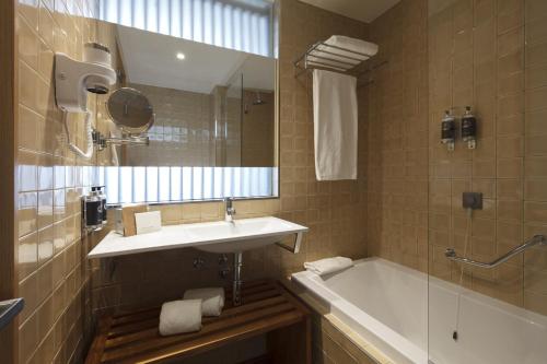 Suite con vistas al río del hotel Neya Porto. Foto 7