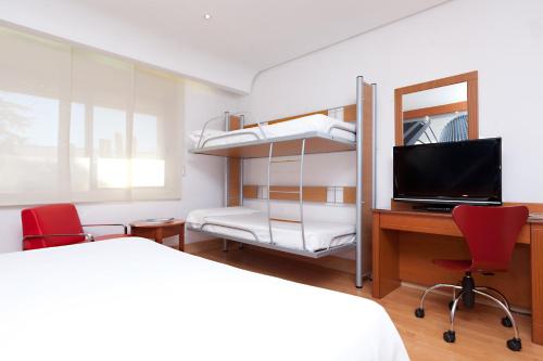 Habitación Cuádruple del hotel Gran Hotel Los Angeles. Foto 4