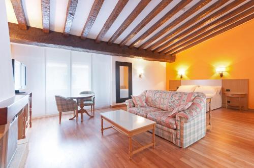 Suite Junior del hotel Gran Hotel Los Angeles. Foto 1
