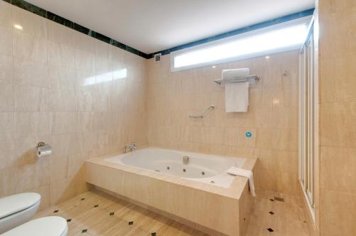 Suite Junior del hotel Gran Hotel Los Angeles. Foto 4