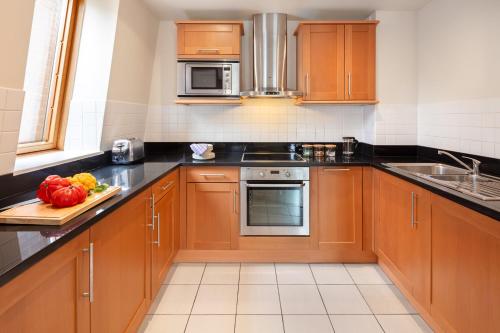 Apartamento de 1 dormitorio con sofá cama del hotel Marlin Apartments London City - Queen Street. Foto 3