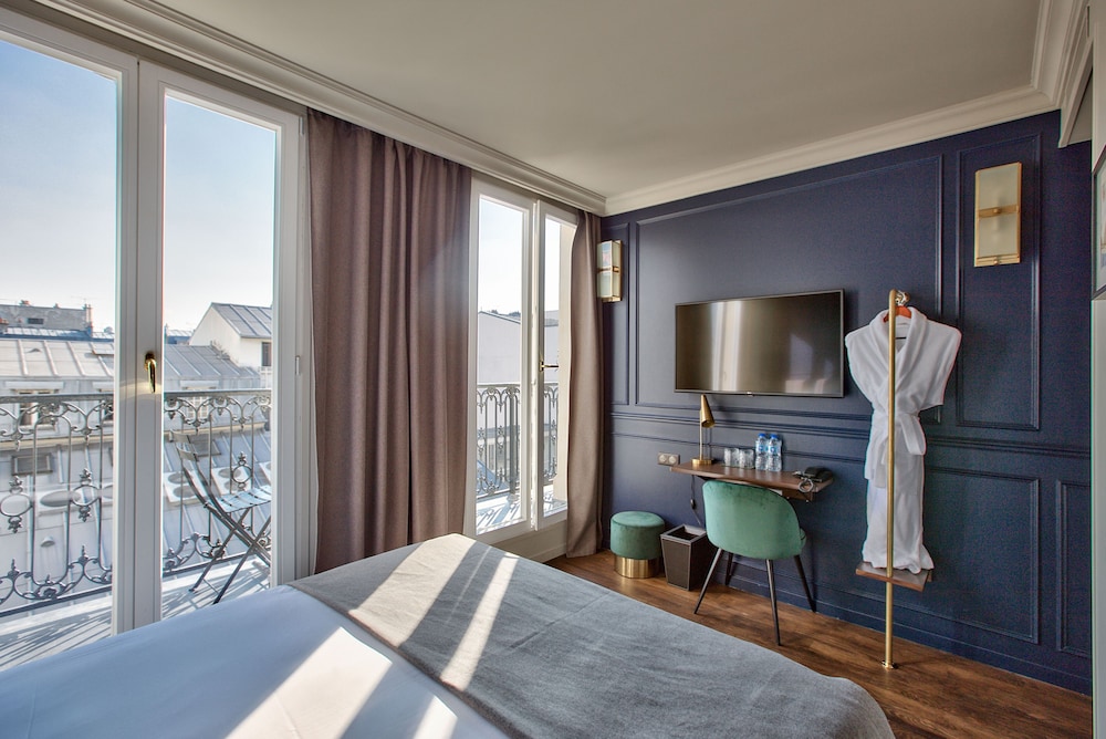 Habitación superior, balcón del hotel Maison Barbès. Foto 1