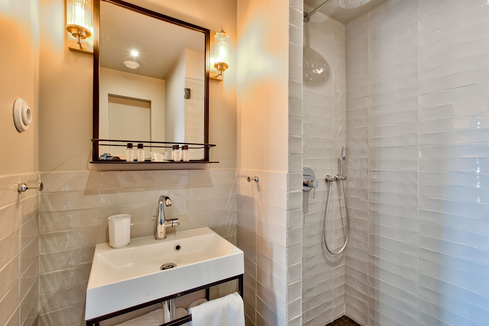 Habitación superior del hotel Maison Barbès. Foto 4
