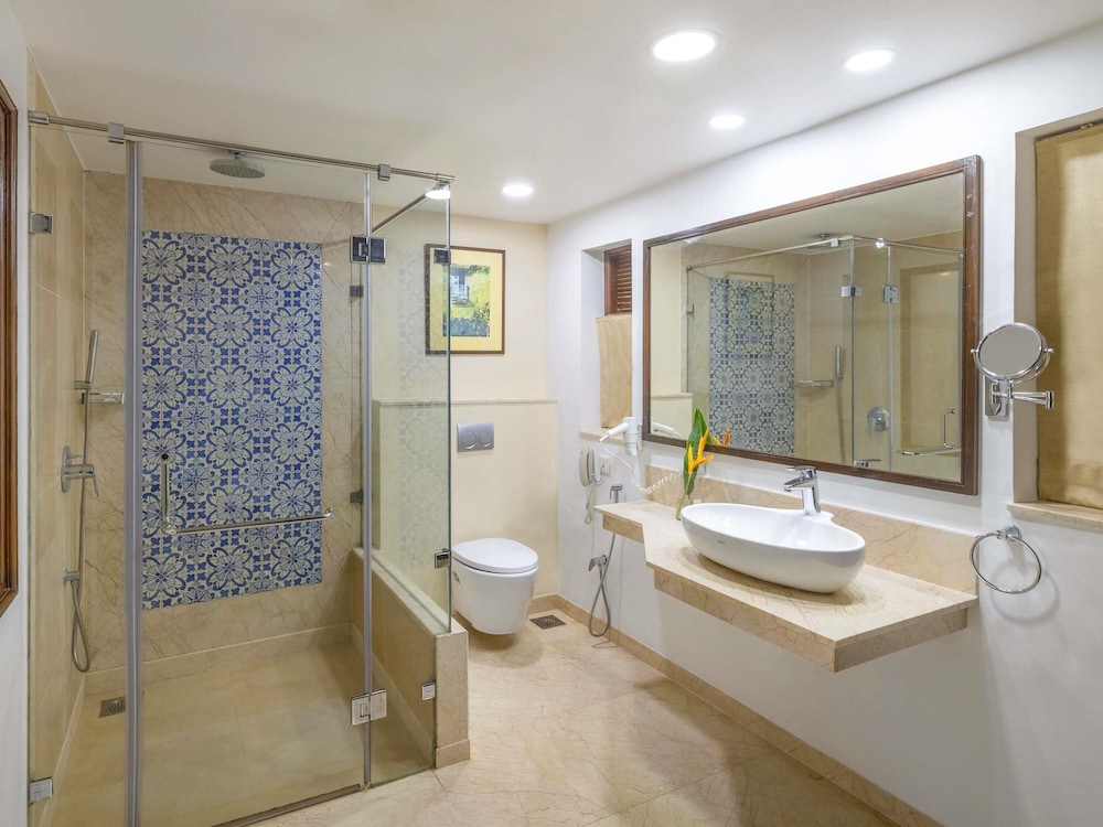 Habitación King Villa Ejecutiva del hotel novotel goa dona sylvia resort [ex. dona sylvia]. Foto 3