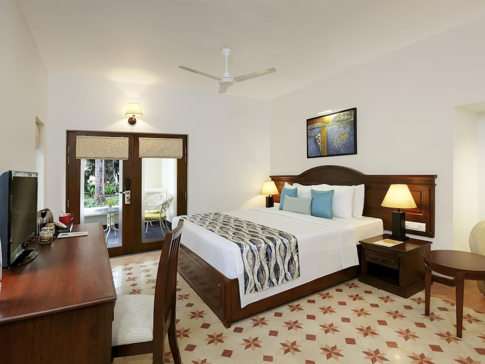 Habitación King Villa Ejecutiva con vistas a la piscina del hotel novotel goa dona sylvia resort [ex. dona sylvia]
