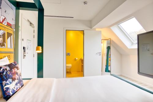 Habitación Doble del hotel B&B HOTEL Brussels Centre Louise. Foto 4