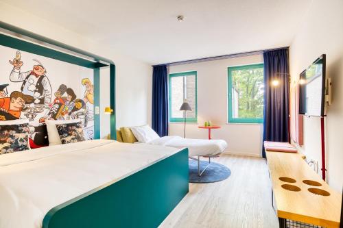 Habitación Triple del hotel B&B HOTEL Brussels Centre Louise. Foto 7