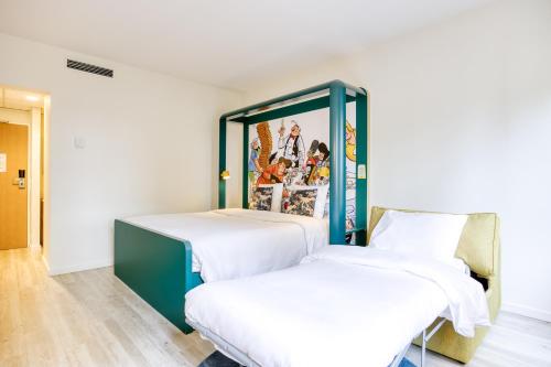 Habitación Triple del hotel B&B HOTEL Brussels Centre Louise. Foto 9