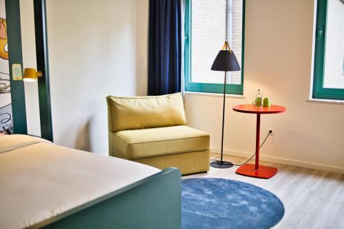 Habitación Triple del hotel B&B HOTEL Brussels Centre Louise. Foto 11