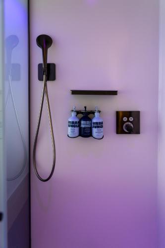 Habitación Premium con cama grande del hotel Yotel Porto. Foto 3