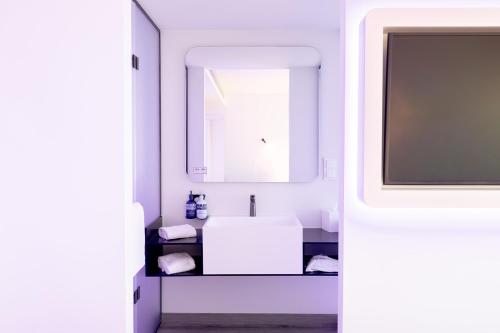 Habitación Doble Premium - 2 camas del hotel Yotel Porto. Foto 1
