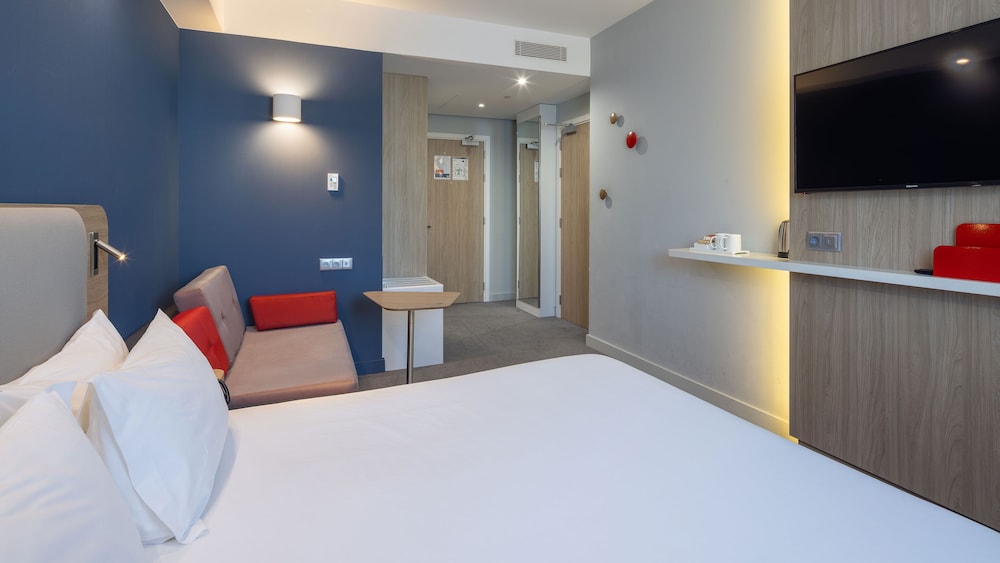 Habitación estándar, 1 cama doble con sofá cama (Free Breakfast) del hotel Holiday Inn Express Porto City Center, An Ihg. Foto 2