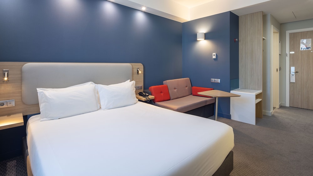 Habitación estándar, 1 cama doble con sofá cama (Free Breakfast) del hotel Holiday Inn Express Porto City Center, An Ihg. Foto 6