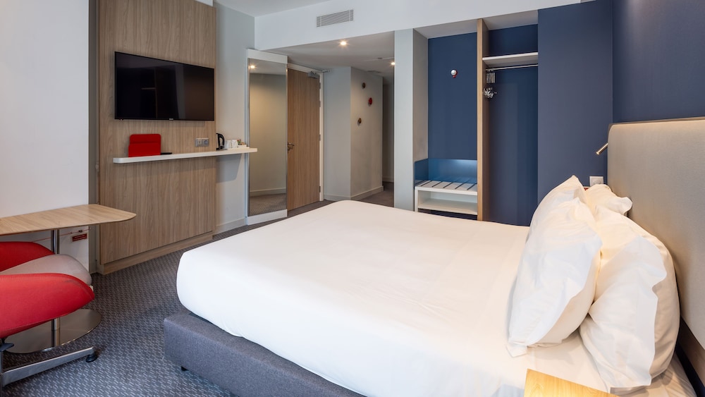 Habitación estándar, 1 cama doble, accesible para personas con discapacidad (Free Breakfast) del hotel Holiday Inn Express Porto City Center, An Ihg. Foto 2