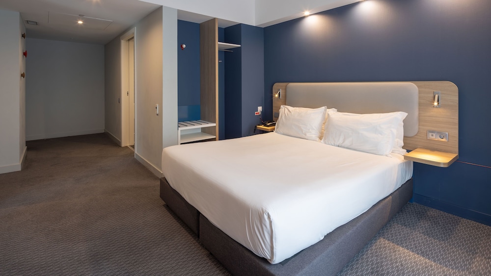Habitación estándar, 1 cama doble, accesible para personas con discapacidad (Free Breakfast) del hotel Holiday Inn Express Porto City Center, An Ihg. Foto 5