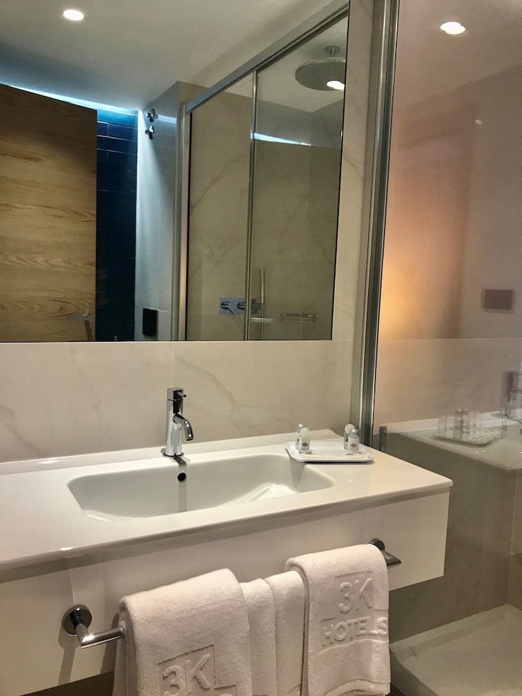 Habitación estándar con 2 camas individuales del hotel 3k Porto Aeroporto. Foto 4