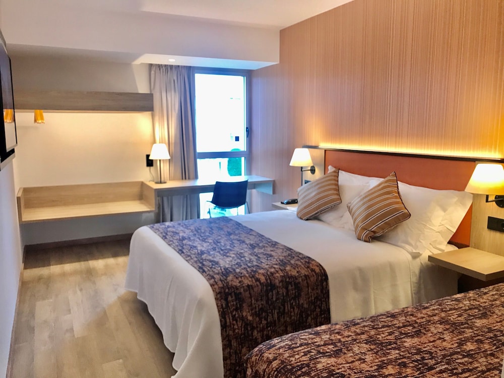 Habitación triple estándar del hotel 3k Porto Aeroporto. Foto 1