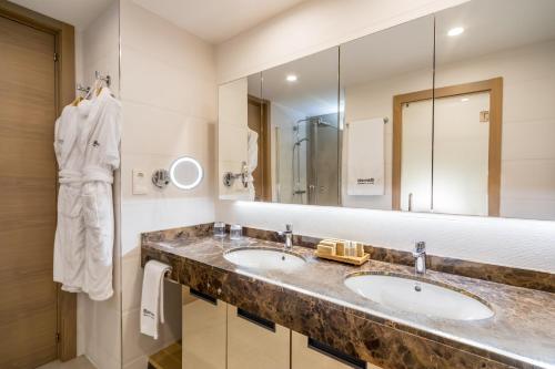Habitación Doble Deluxe con vistas al jardín - 1 o 2 camas del hotel Barceló La Nucía Hills. Foto 1