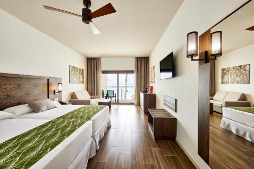 Habitación Doble con vistas al mar del hotel Riu Atoll-All Inclusive. Foto 5