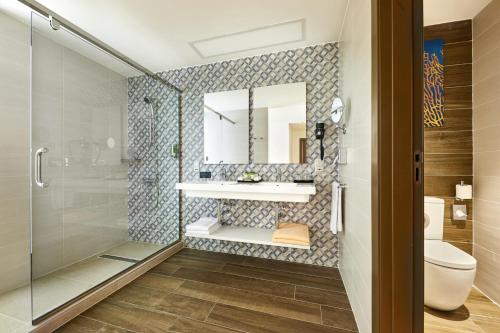Suite Junior con vuelo nacional incluido - Sobre el agua del hotel Riu Atoll-All Inclusive. Foto 2
