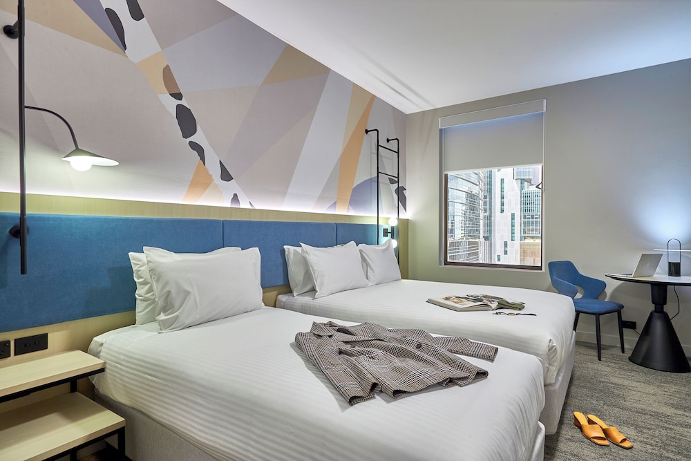Habitación Estándar 1 Cama Doble y 1 Cama Individual del hotel Ibis Perth. Foto 1