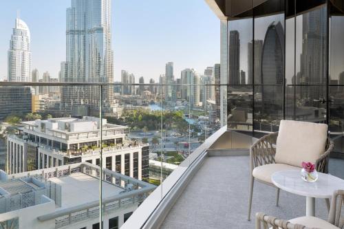 Habitación Club con vistas al Burj Khalifa - Acceso exclusivo a la piscina infinita y al salón del club en la planta 54. del hotel Address Sky View