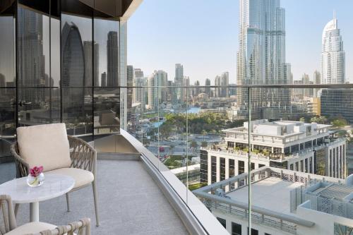 Habitación Club con 2 camas y vistas al Burj Khalifa - Acceso exclusivo a la piscina infinita y al salón del club en la planta 54. del hotel Address Sky View. Foto 3