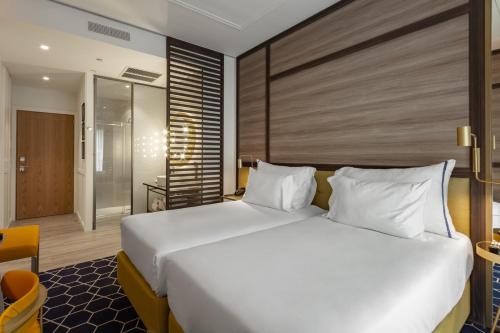 Habitación Premium con vistas del hotel Pestana CR7 Gran Vía Madrid
