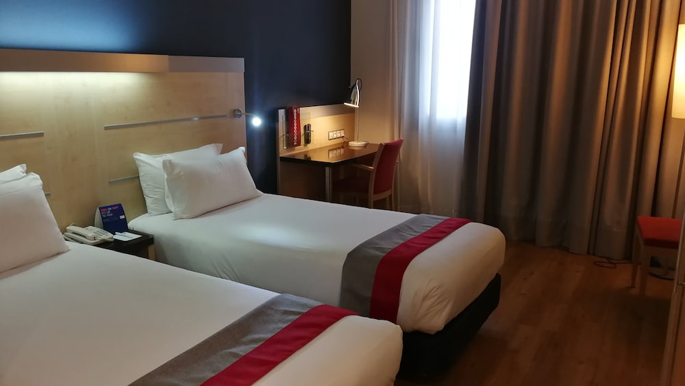 Habitación estándar del hotel Holiday Inn Express Malaga Airport, An Ihg. Foto 2