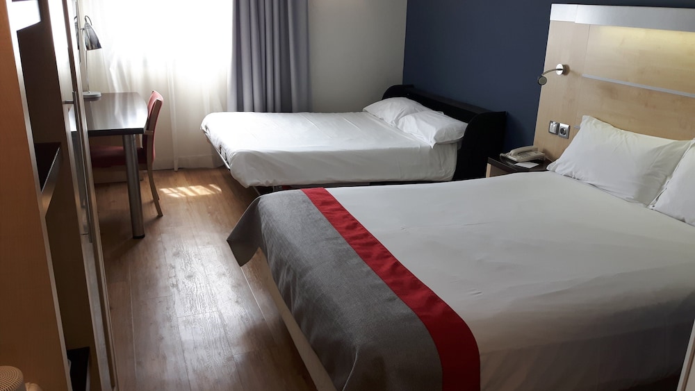 Habitación estándar, 1 cama doble con sofá cama del hotel Holiday Inn Express Malaga Airport, An Ihg. Foto 8