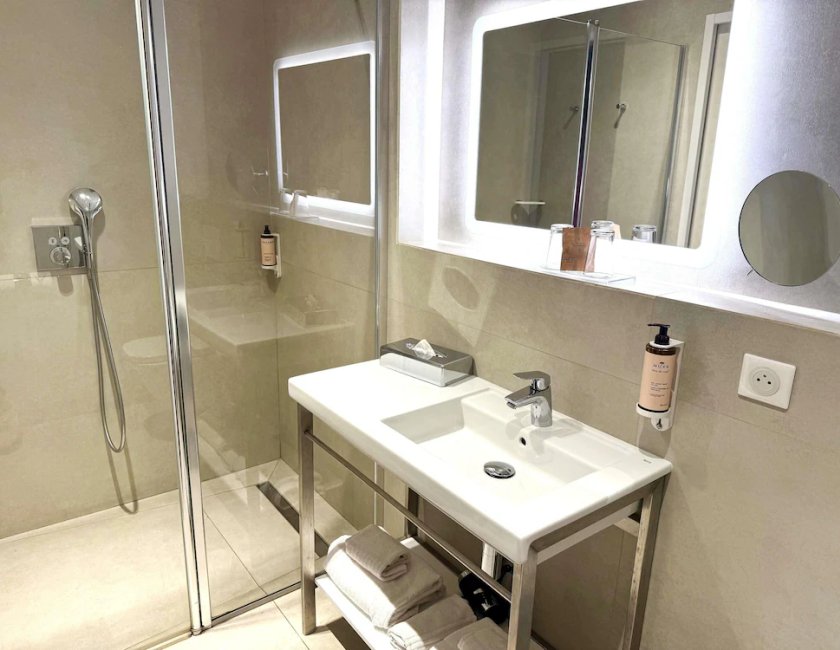 Habitación clásica con 2 camas individuales, 2 camas individuales del hotel Mercure and Spa Bastia Biguglia. Foto 7