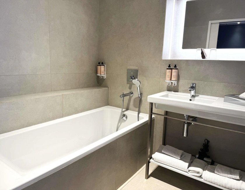 Privilege, Habitación Premium, 1 cama doble del hotel Mercure and Spa Bastia Biguglia. Foto 7