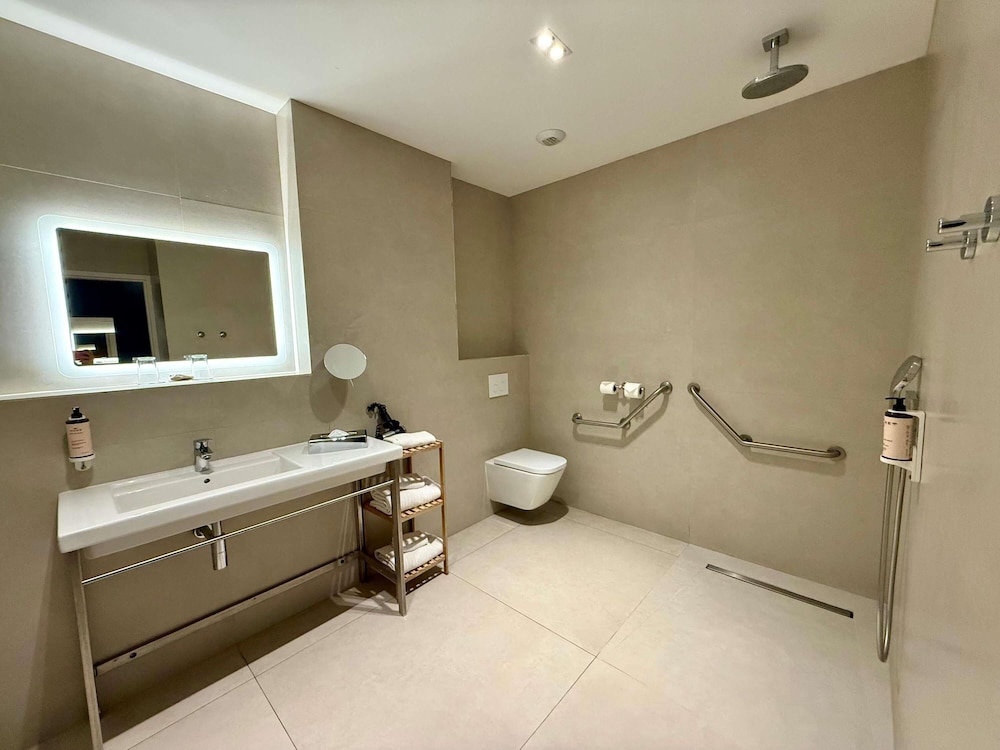 Habitación clásica con cama doble del hotel Mercure and Spa Bastia Biguglia. Foto 1