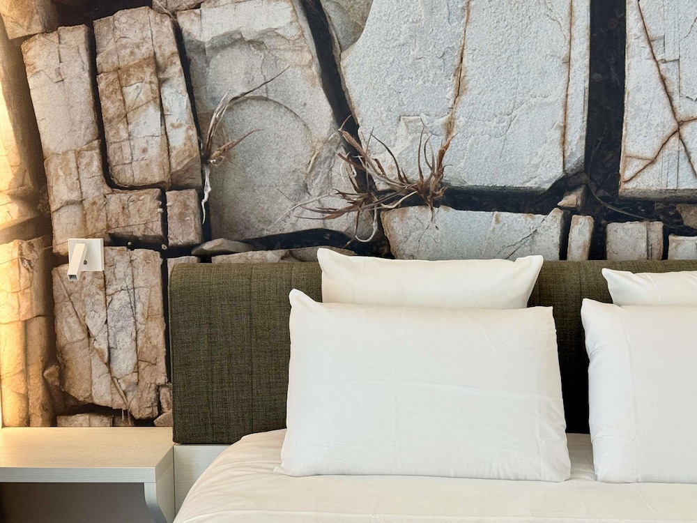 Habitación clásica con cama doble del hotel Mercure and Spa Bastia Biguglia. Foto 4