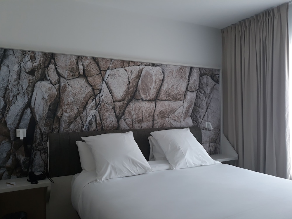 Habitación clásica con cama doble del hotel Mercure and Spa Bastia Biguglia. Foto 1