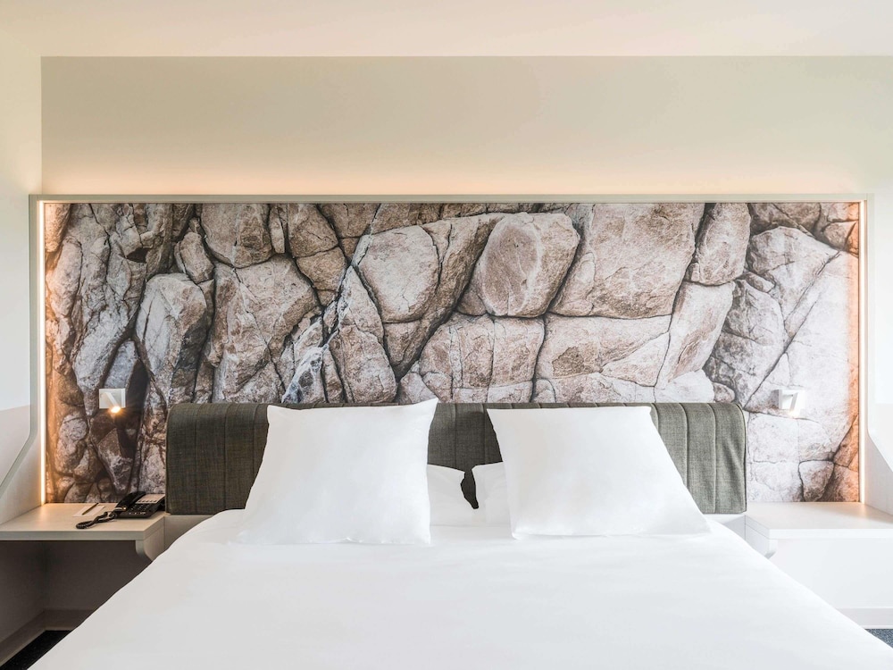 Habitación clásica con cama doble del hotel Mercure and Spa Bastia Biguglia. Foto 3