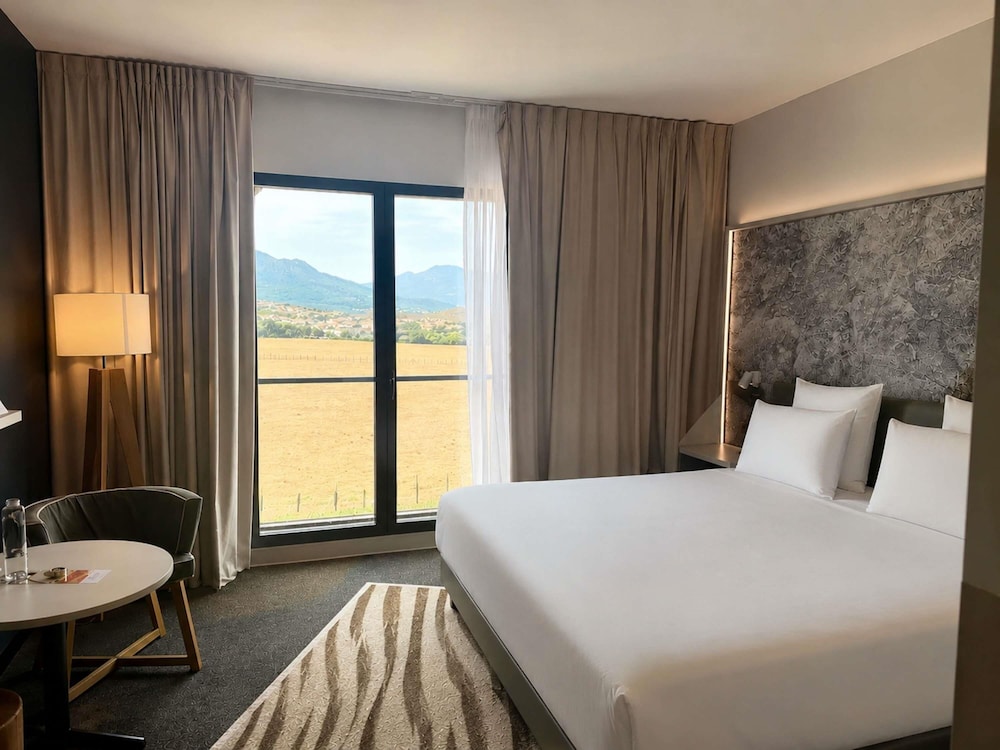 Habitación Privilege con cama doble del hotel Mercure and Spa Bastia Biguglia. Foto 3