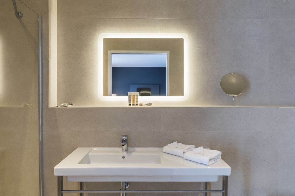 Habitación Privilege con cama doble del hotel Mercure and Spa Bastia Biguglia. Foto 12